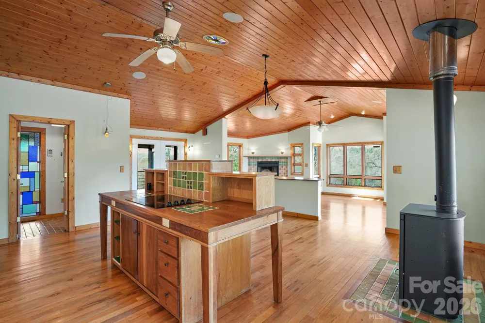 310 Burr Ridge Marshall, NC 28753