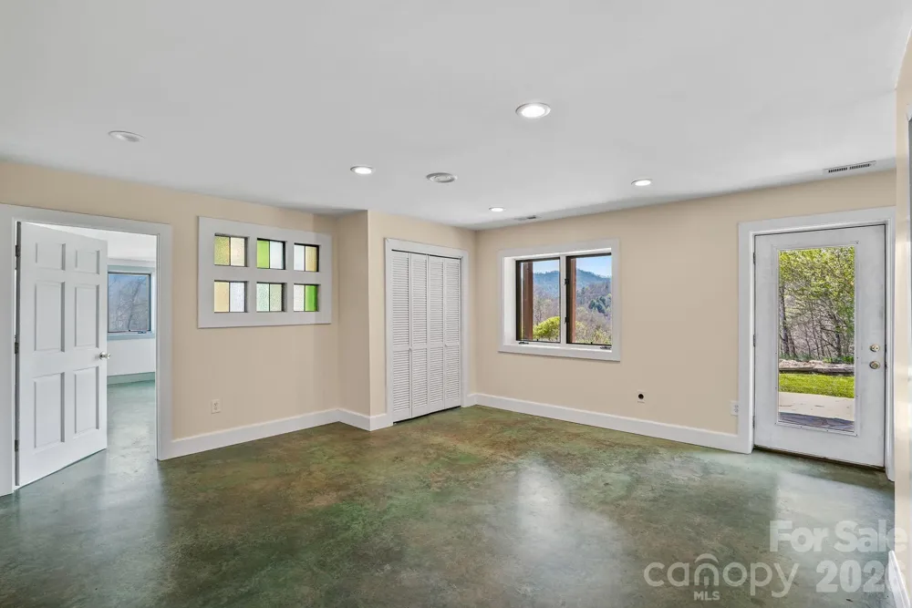 310 Burr Ridge Marshall, NC 28753