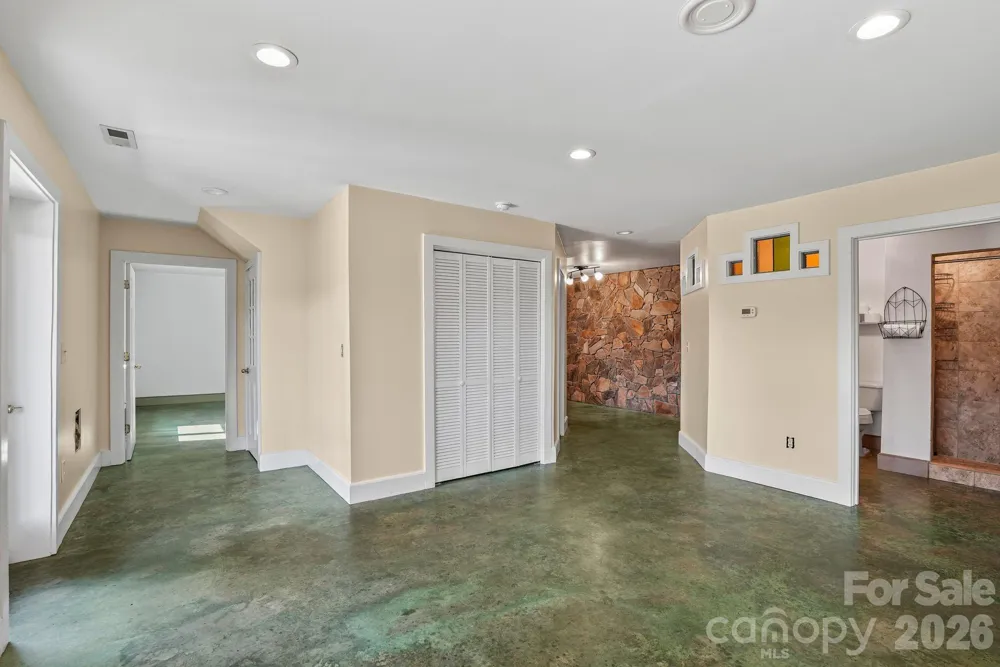 310 Burr Ridge Marshall, NC 28753
