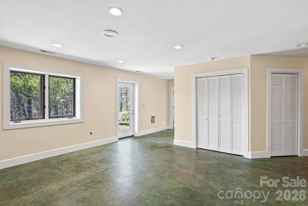 310 Burr Ridge Marshall, NC 28753