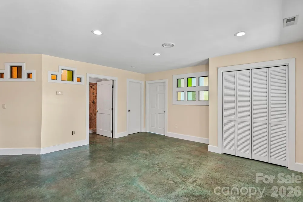310 Burr Ridge Marshall, NC 28753