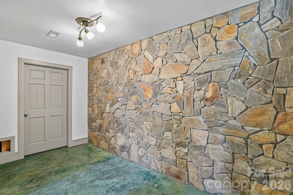 310 Burr Ridge Marshall, NC 28753
