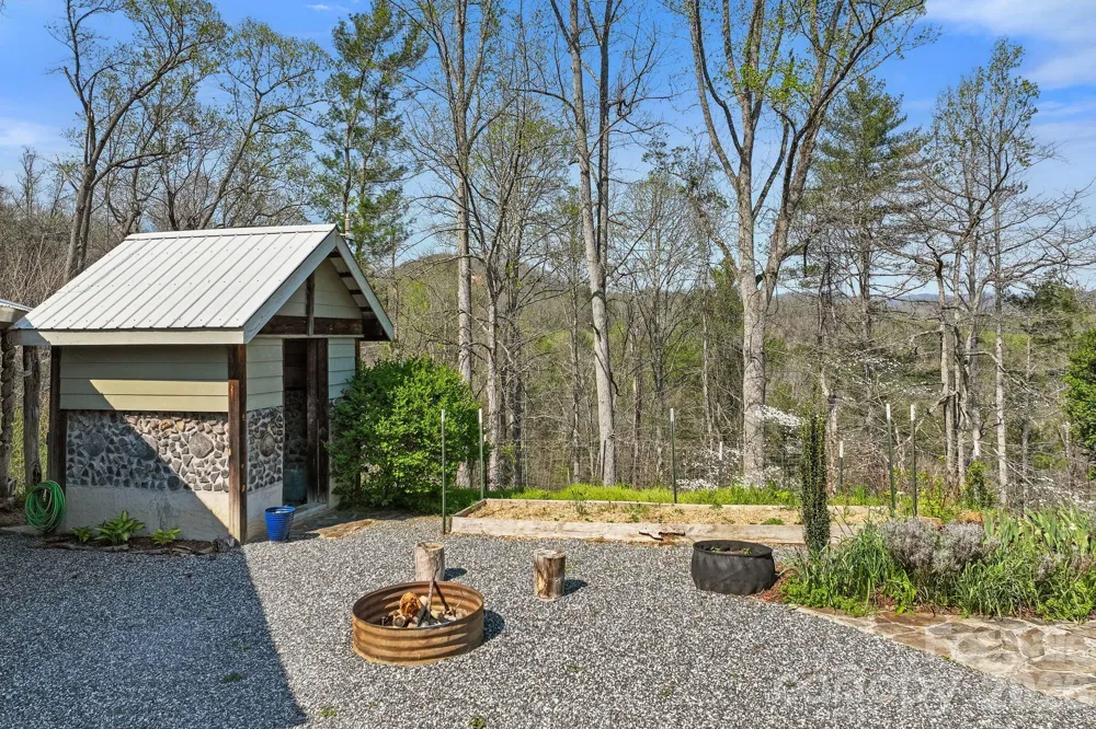 310 Burr Ridge Marshall, NC 28753