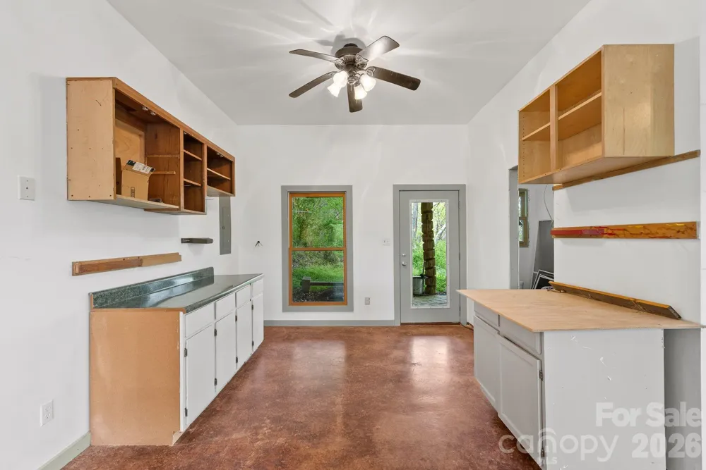310 Burr Ridge Marshall, NC 28753