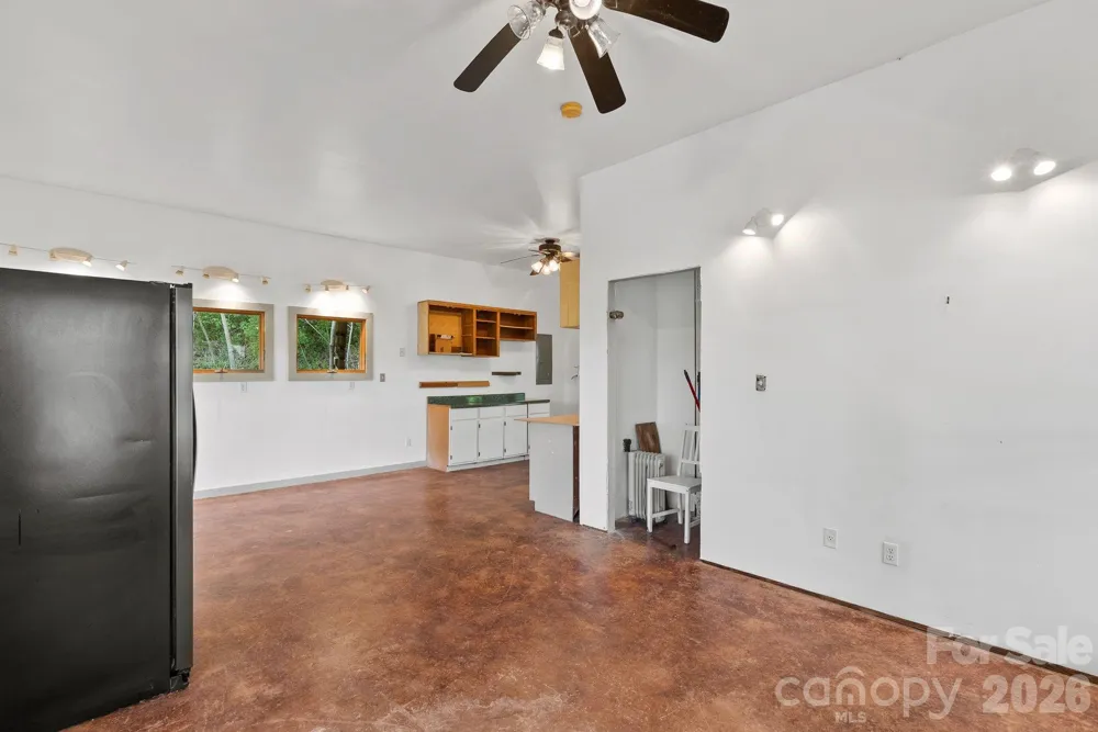 310 Burr Ridge Marshall, NC 28753