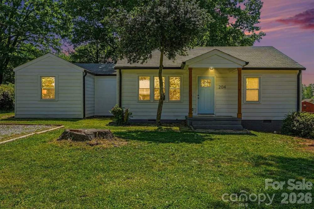 204 Oak Street Lowell, NC 28098