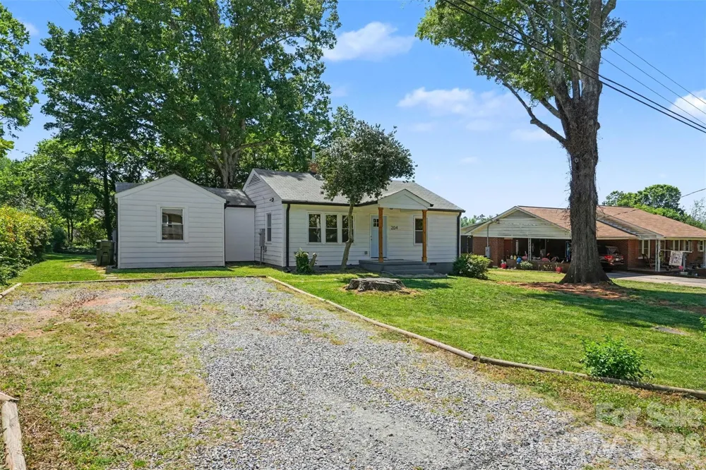204 Oak Street Lowell, NC 28098