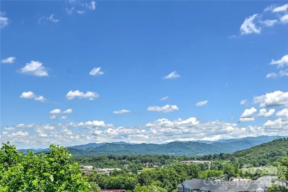 29 Rotunda Circle Asheville, NC 28806