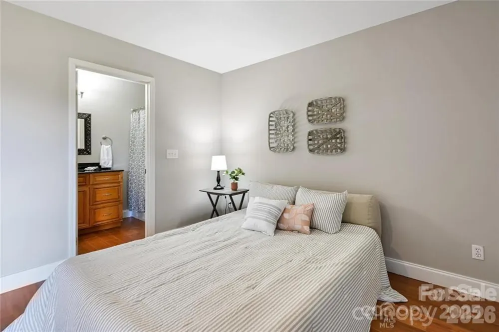 29 Rotunda Circle Asheville, NC 28806