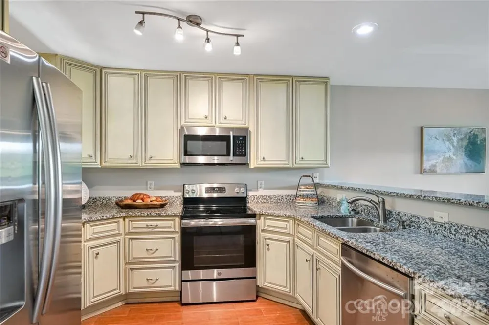 29 Rotunda Circle Asheville, NC 28806