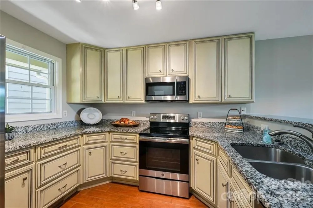 29 Rotunda Circle Asheville, NC 28806