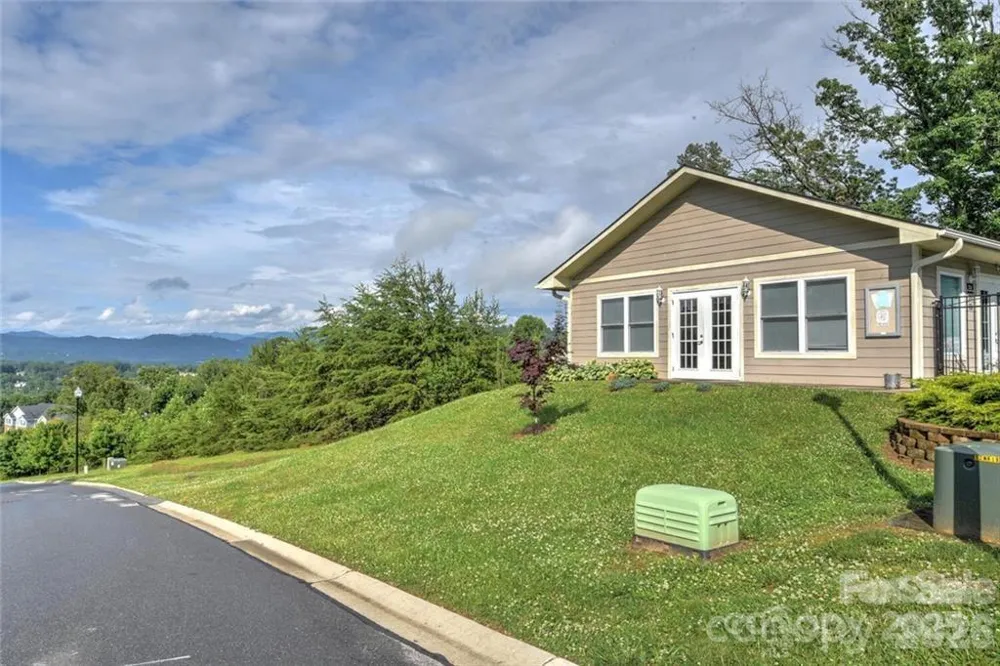 29 Rotunda Circle Asheville, NC 28806