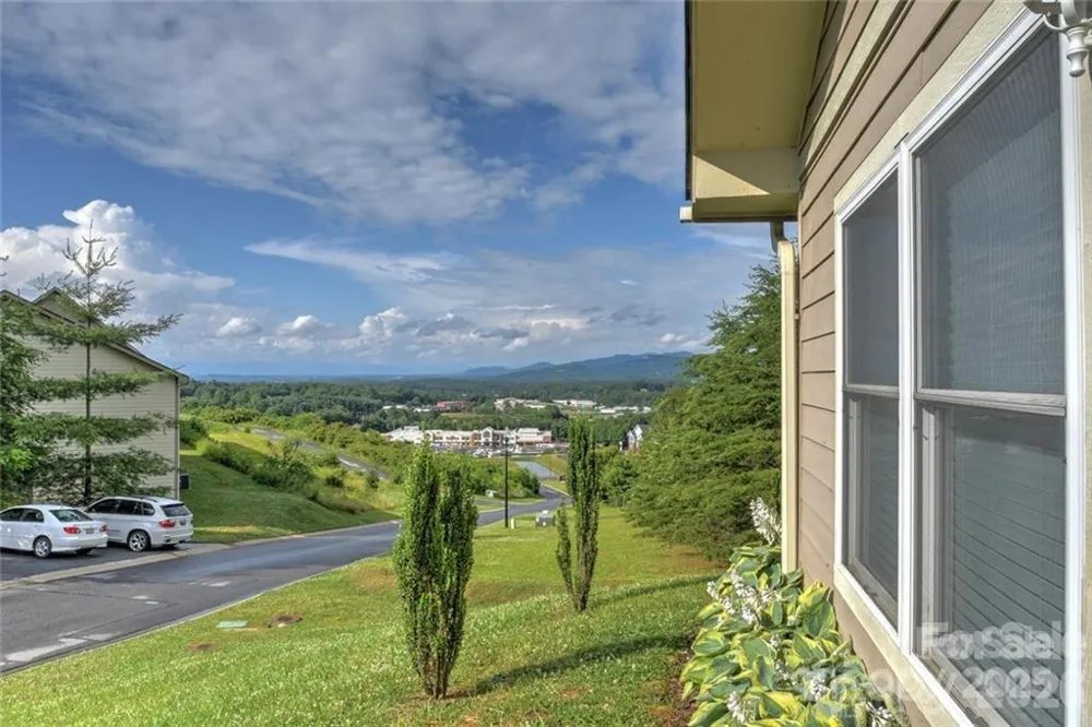 29 Rotunda Circle Asheville, NC 28806