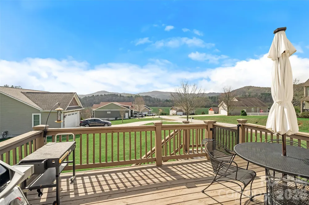 223 River Breeze Lane Etowah, NC 28729