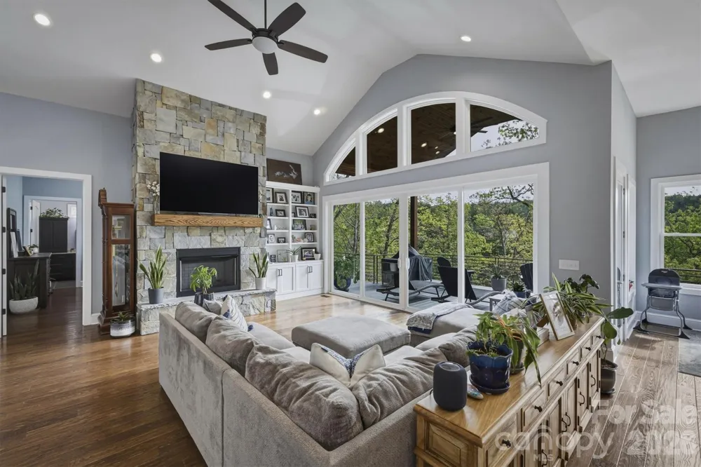 10 Otter Cove Court Nebo, NC 28761