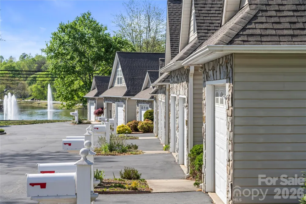 206 Waters Edge Drive Weaverville, NC 28787