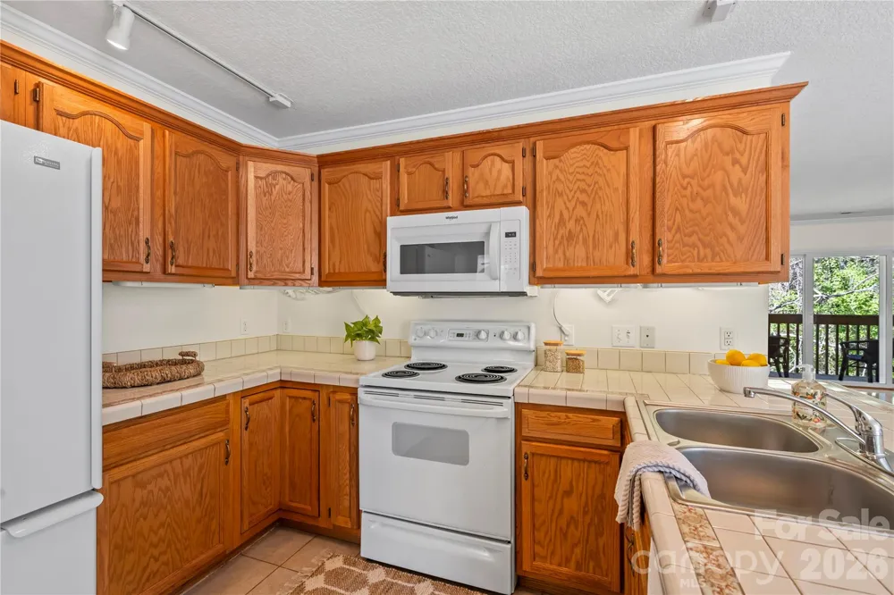 206 Waters Edge Drive Weaverville, NC 28787