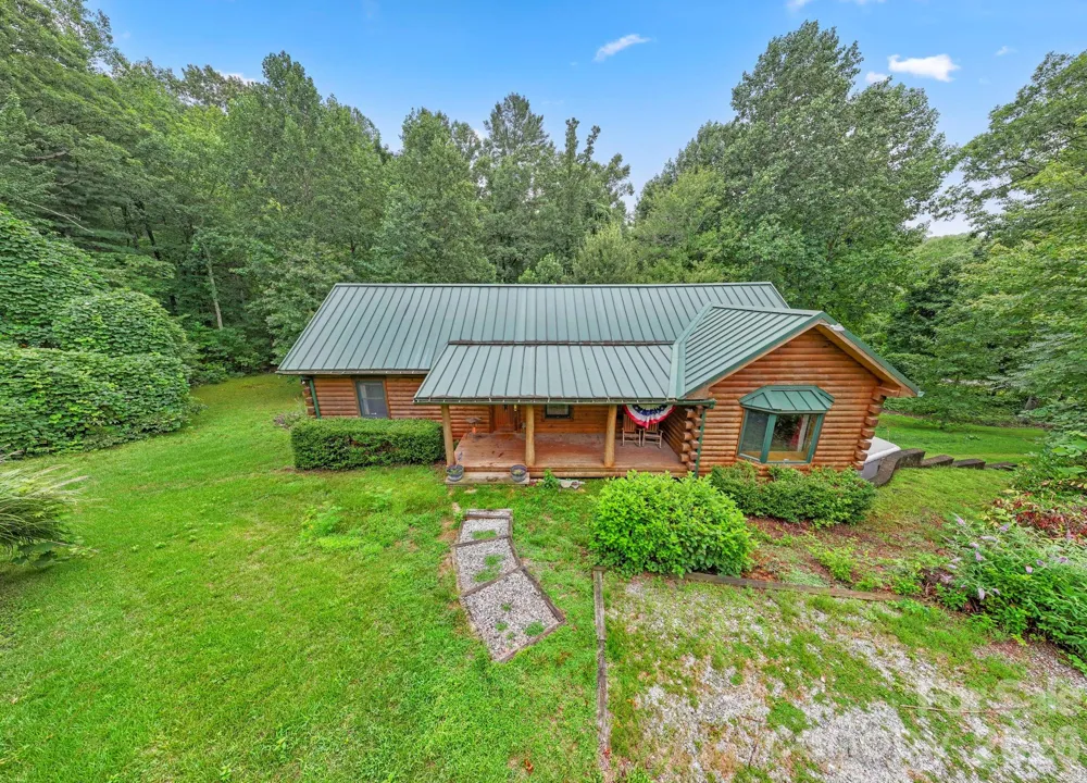 266 Rhododendron Drive Saluda, NC 28773