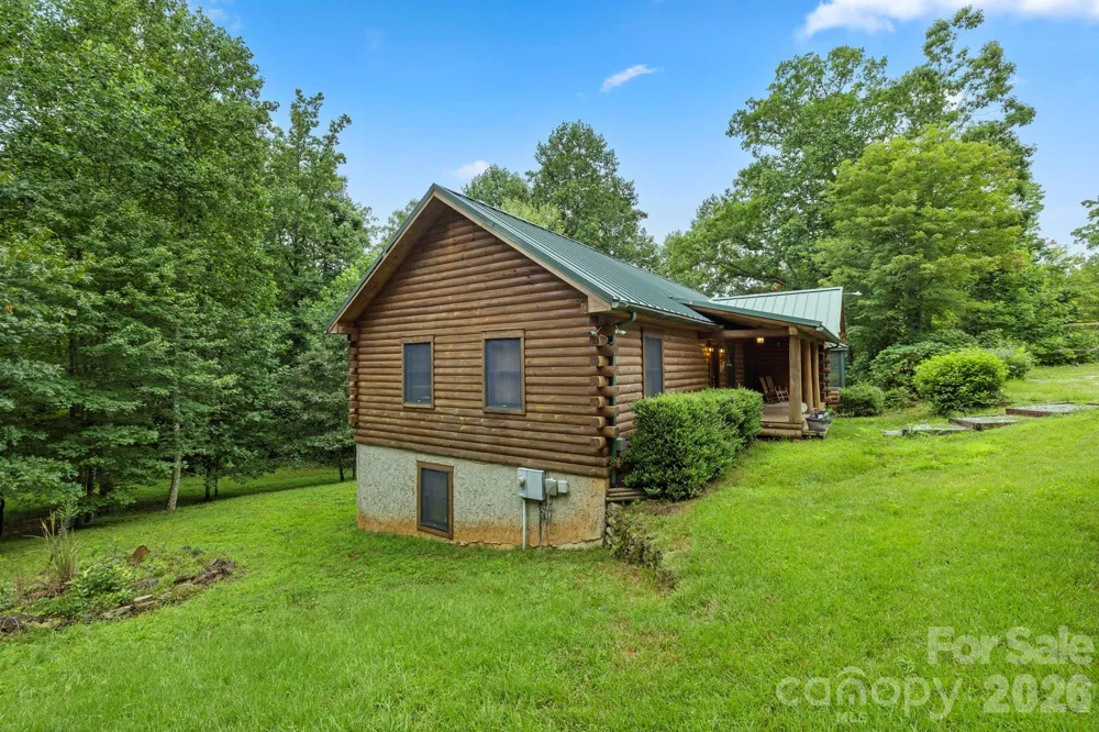 266 Rhododendron Drive Saluda, NC 28773
