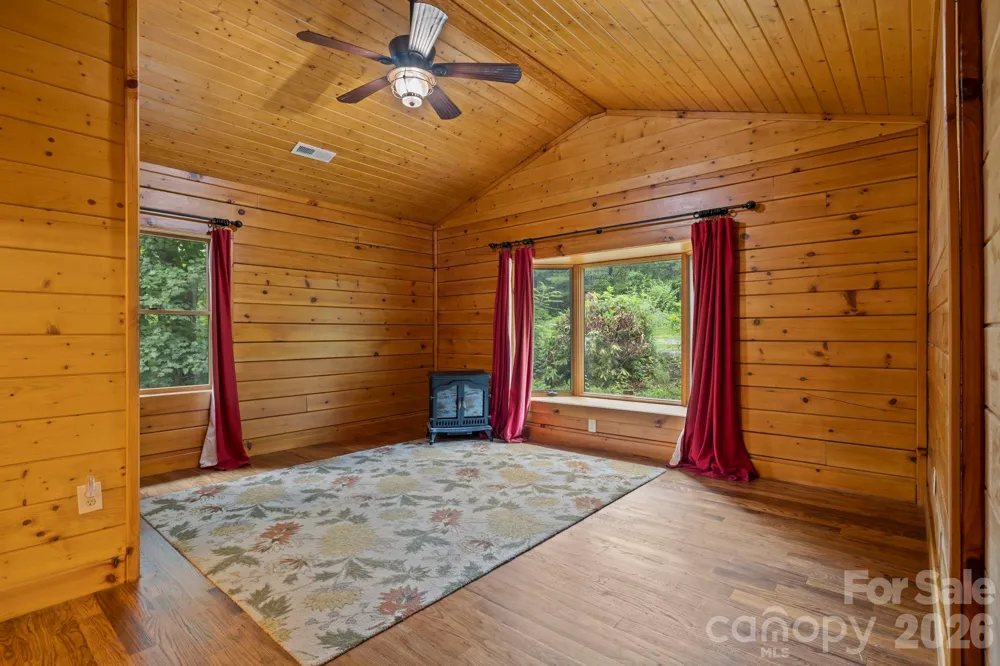 266 Rhododendron Drive Saluda, NC 28773