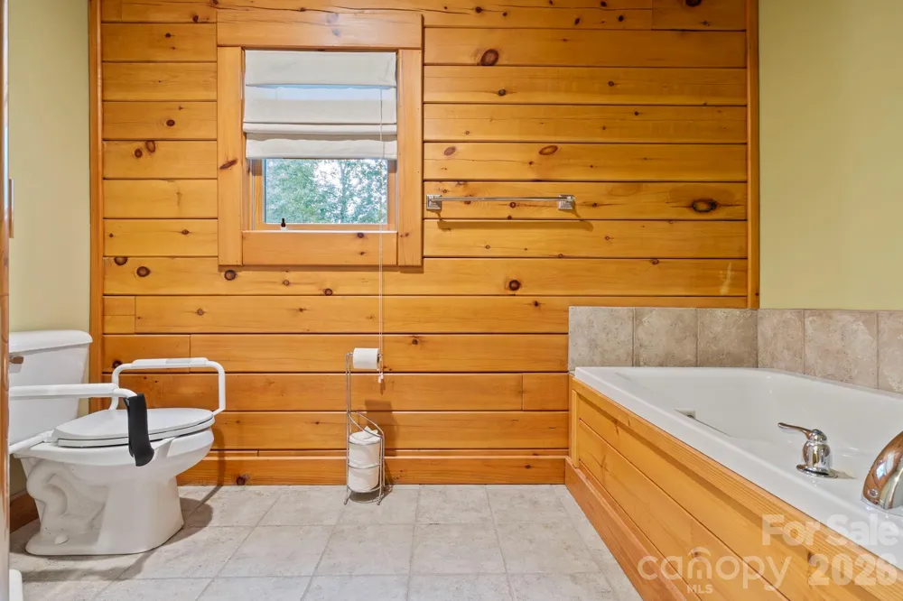 266 Rhododendron Drive Saluda, NC 28773
