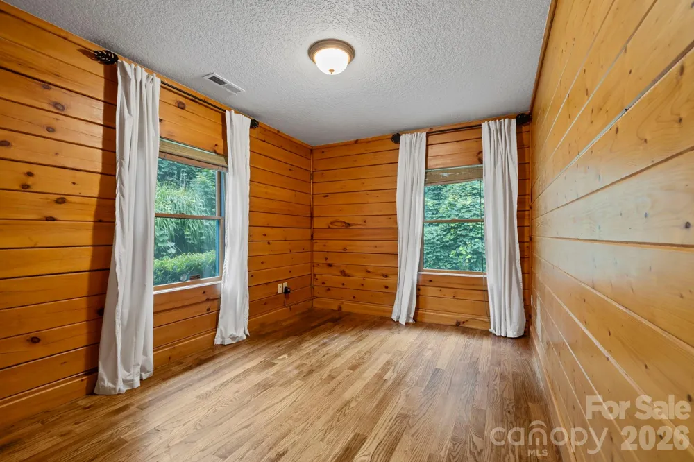 266 Rhododendron Drive Saluda, NC 28773
