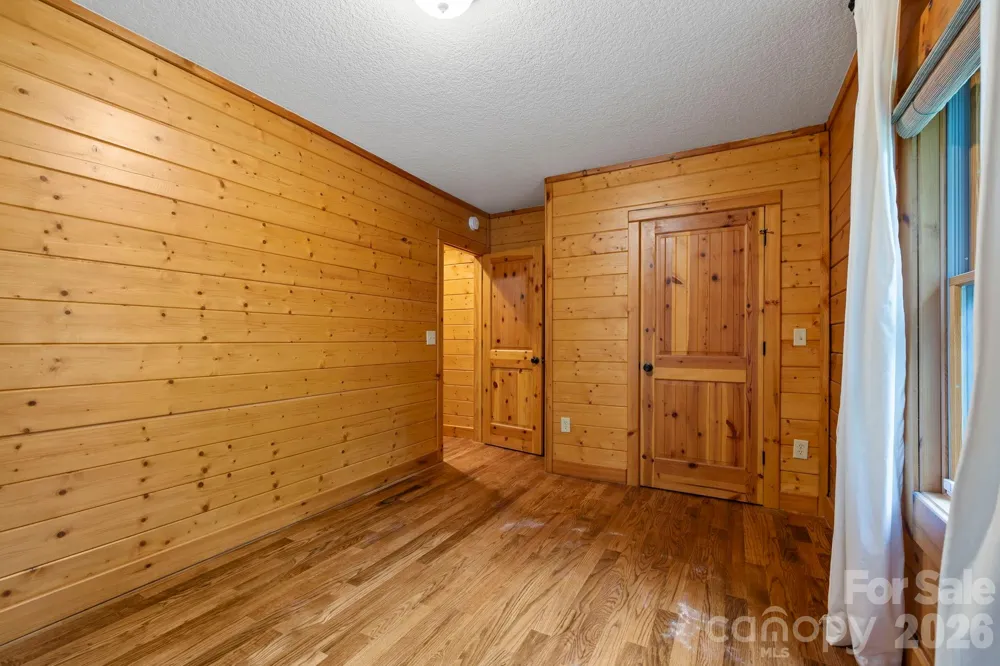 266 Rhododendron Drive Saluda, NC 28773