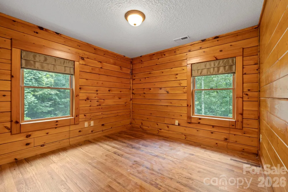 266 Rhododendron Drive Saluda, NC 28773