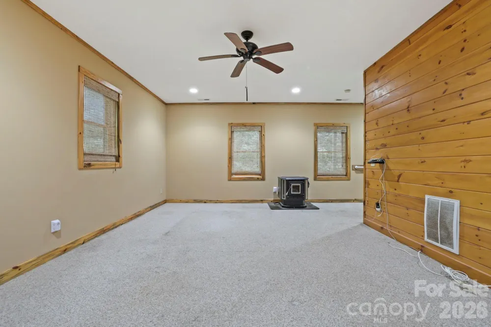266 Rhododendron Drive Saluda, NC 28773