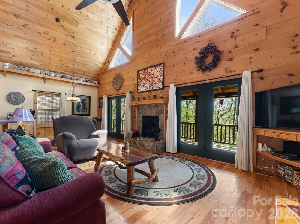 462 Deep Woods Lane Saluda, NC 28773