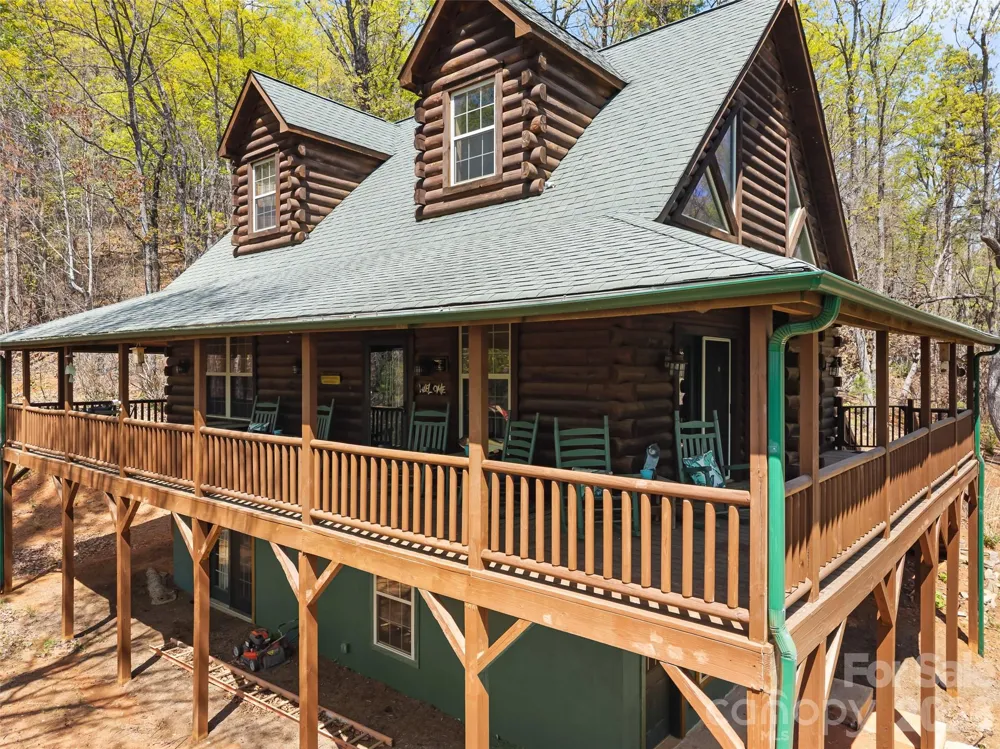 462 Deep Woods Lane Saluda, NC 28773