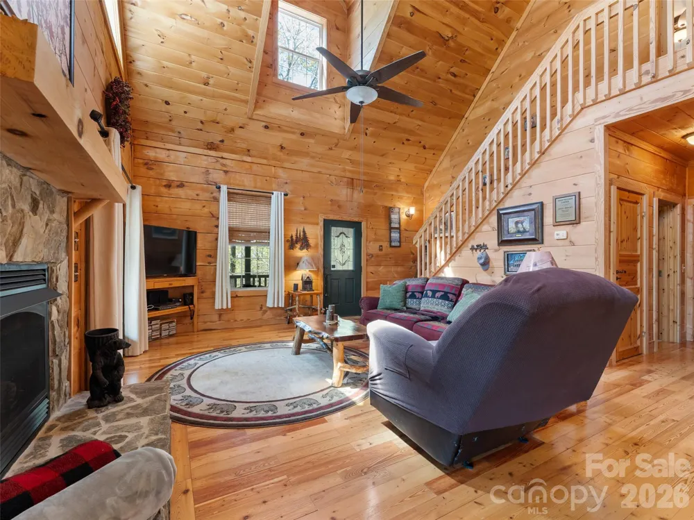 462 Deep Woods Lane Saluda, NC 28773