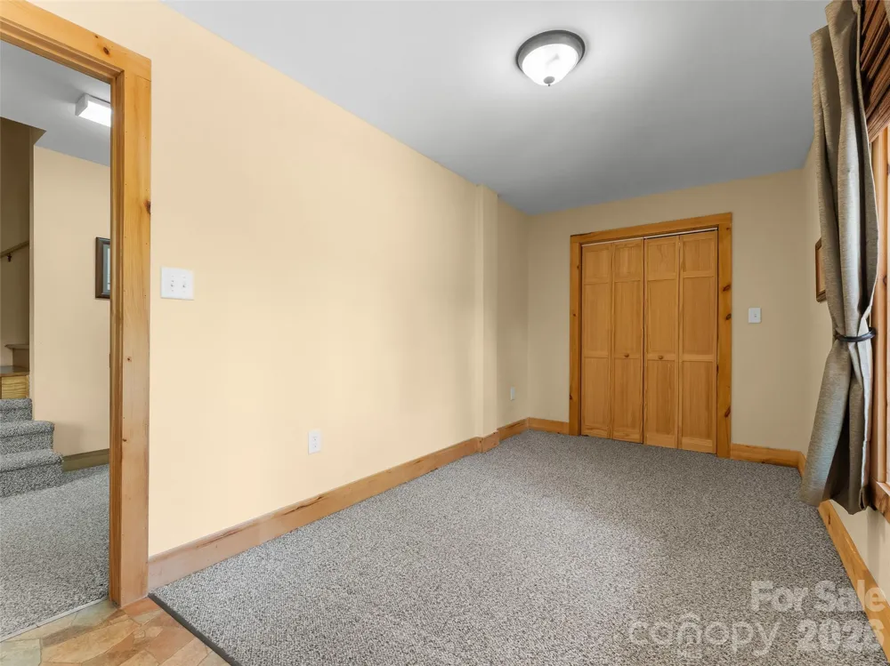462 Deep Woods Lane Saluda, NC 28773