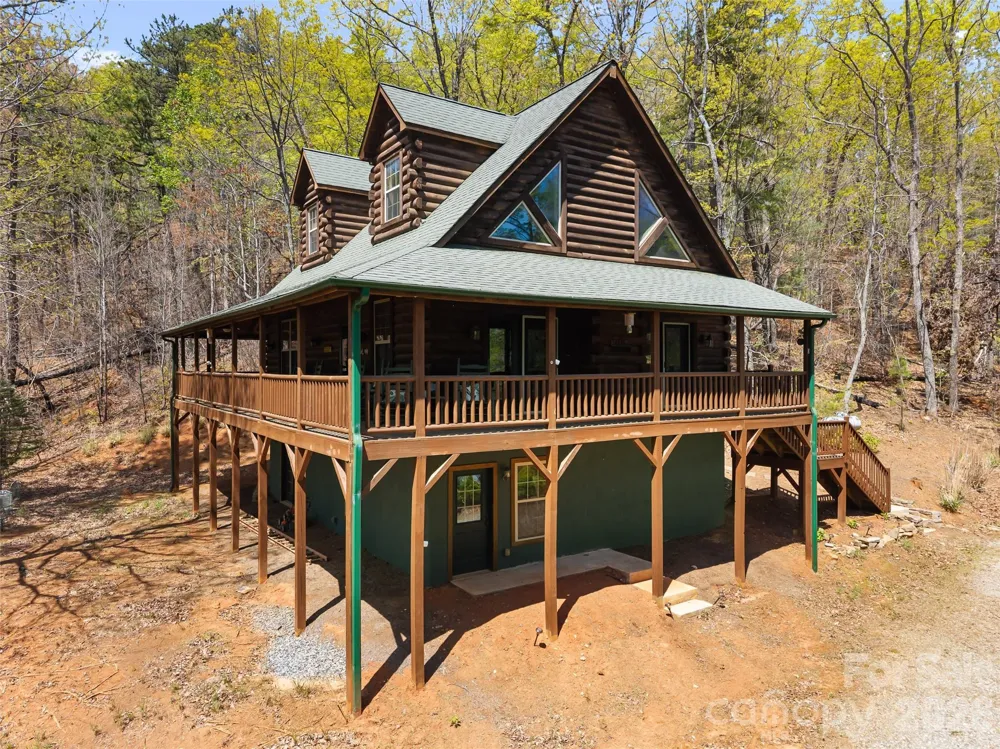 462 Deep Woods Lane Saluda, NC 28773