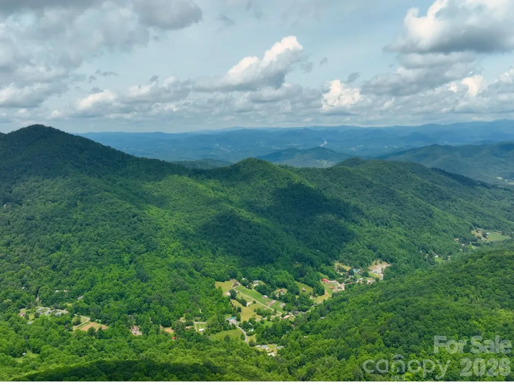 135 Gavin Glen Road Weaverville, NC 28787