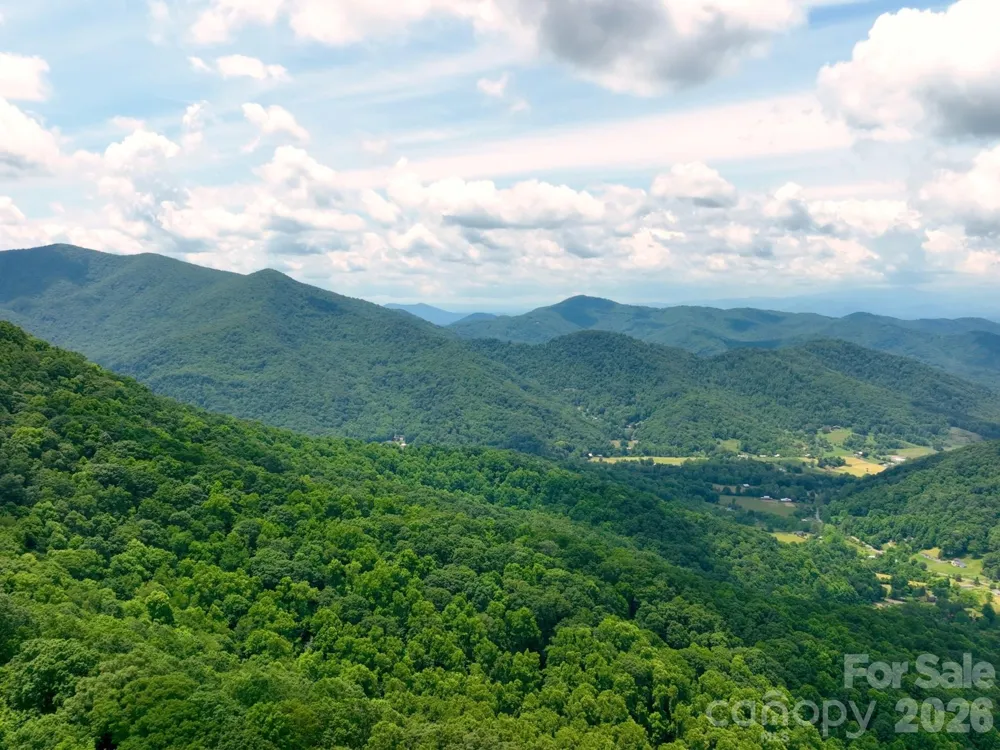 135 Gavin Glen Road Weaverville, NC 28787