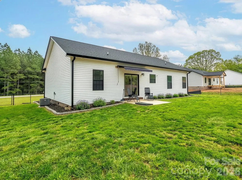 2462 Shoal Road Crouse, NC 28033