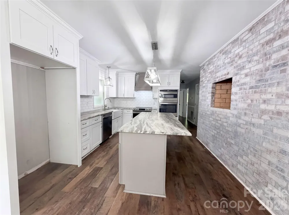 706 Crescent Drive Cherryville, NC 28021