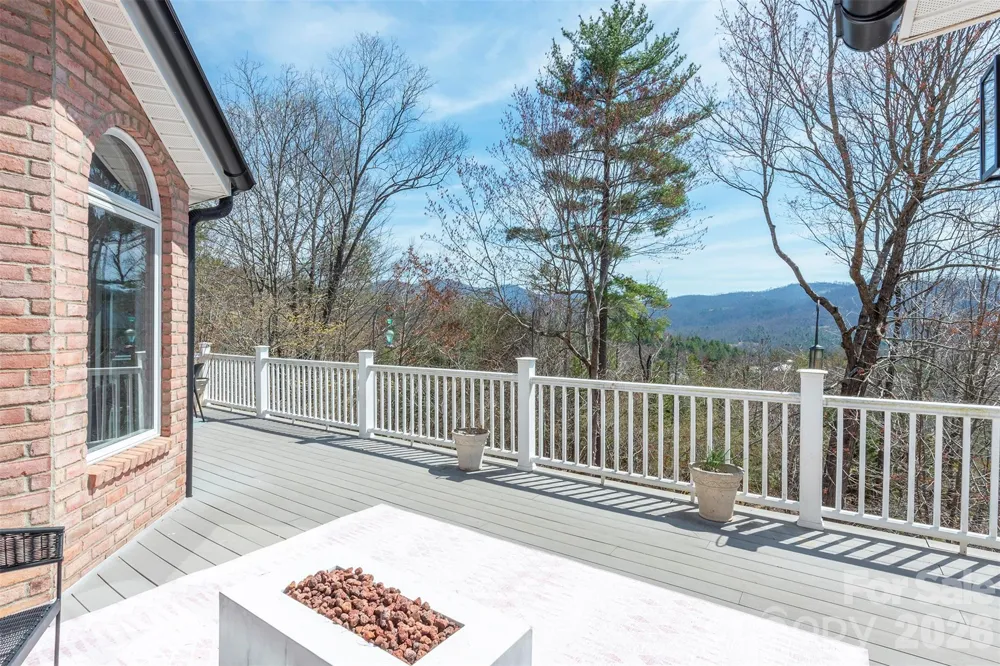 11 High Meadow Drive Weaverville, NC 28787