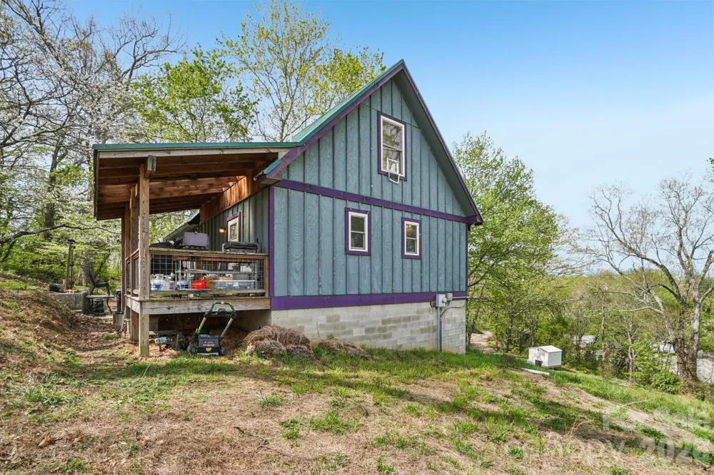 25 Moore Street Woodfin, NC 28804