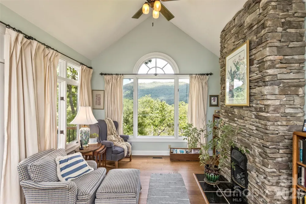25 Windsong Drive Fairview, NC 28730