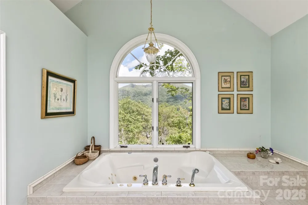 25 Windsong Drive Fairview, NC 28730