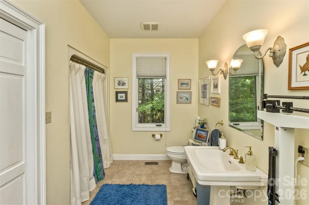 25 Windsong Drive Fairview, NC 28730