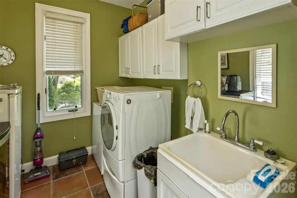 25 Windsong Drive Fairview, NC 28730