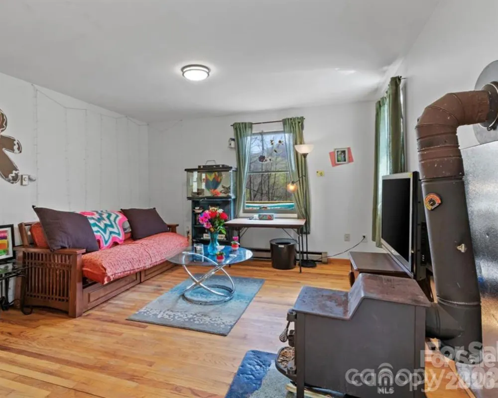 183 Stoney Fork Road Barnardsville, NC 28709