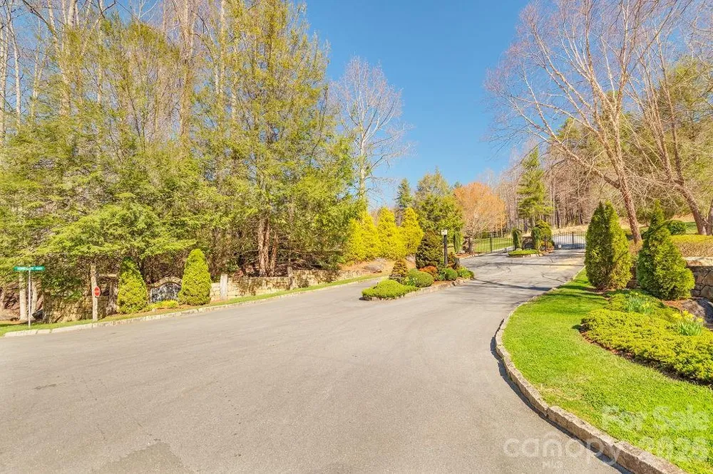 461 Somersby Parkway Hendersonville, NC 28739