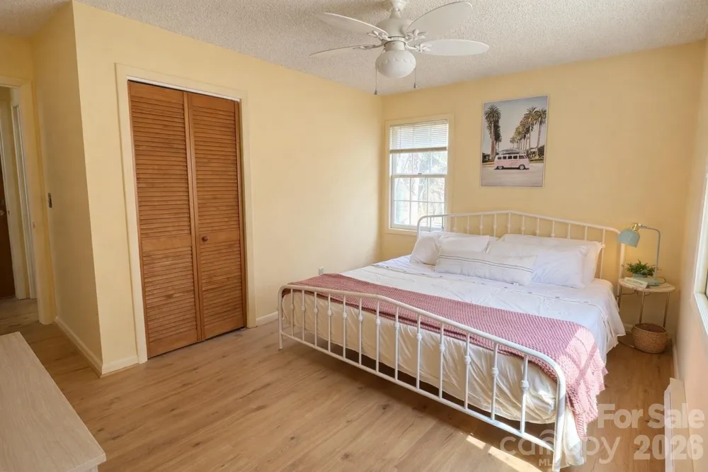 1511 Water Wheel Cove Clyde, NC 28721
