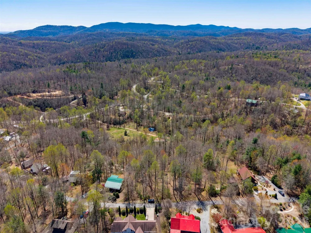 000 Glen Echo Circle Saluda, NC 28773