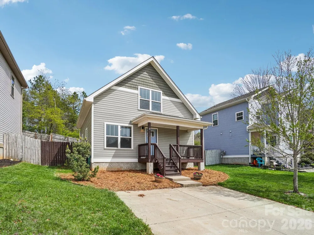 17 Yarrow Meadow Road Weaverville, NC 28787
