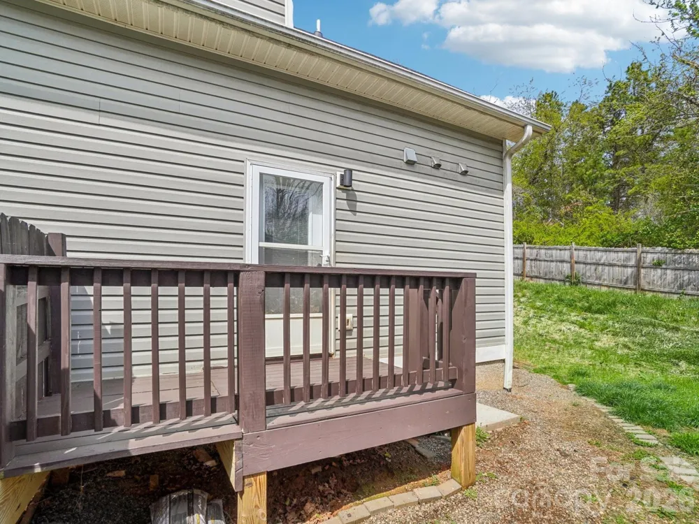 17 Yarrow Meadow Road Weaverville, NC 28787